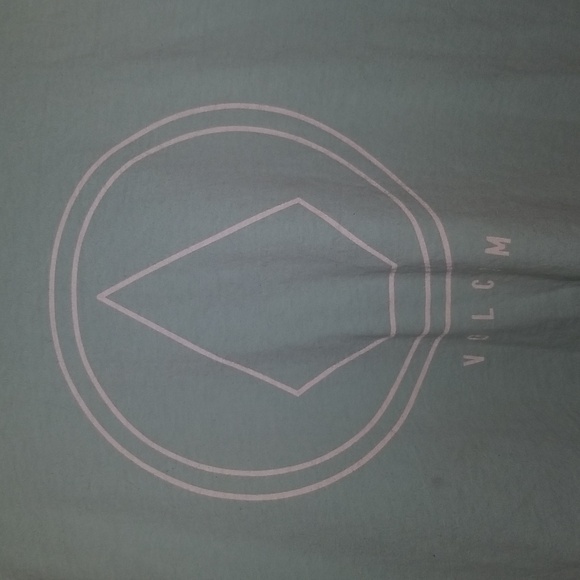 🎉Volcom shirt w/ logo - Picture 2 of 5